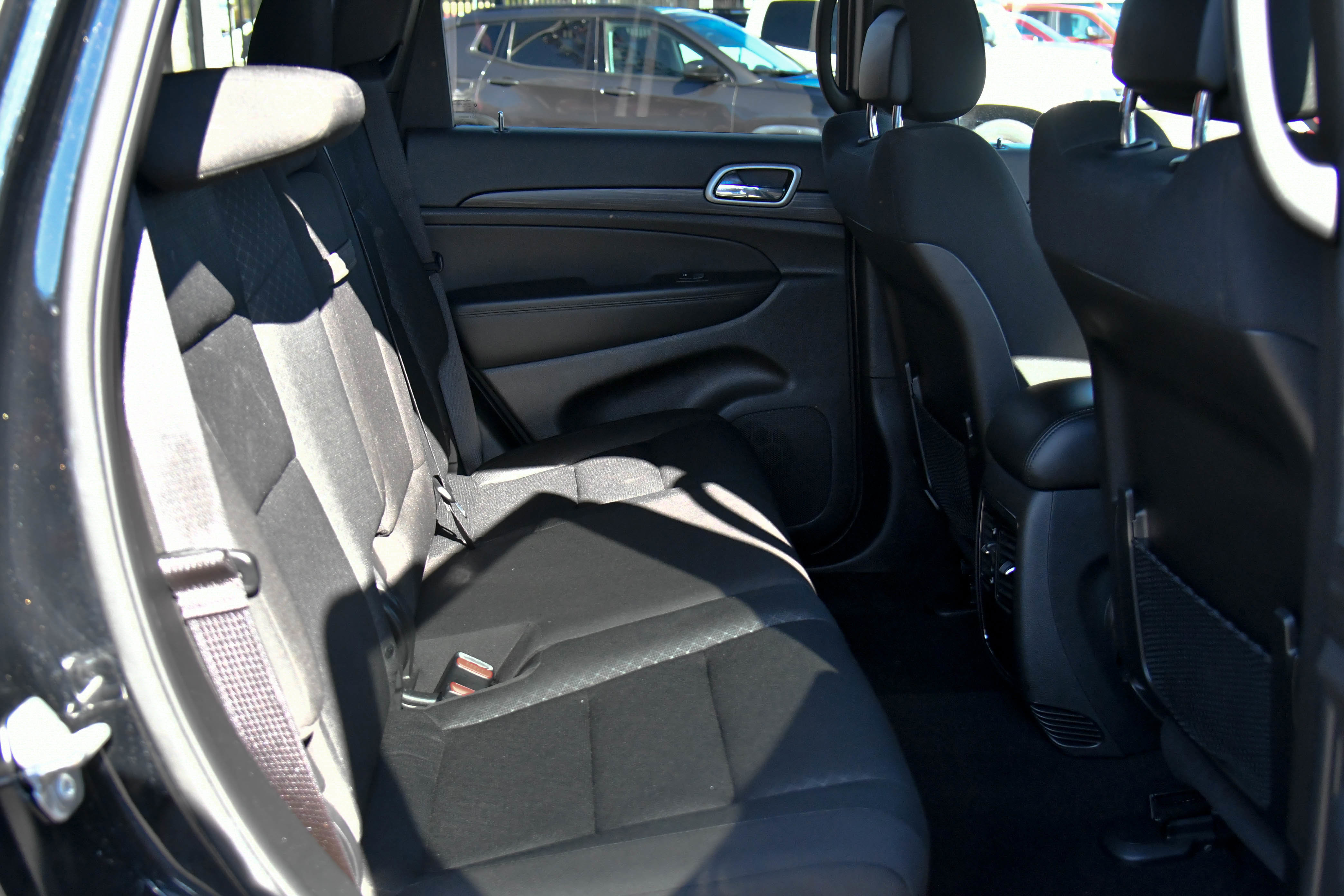 Used 2021 Jeep Grand Cherokee Laredo image 39