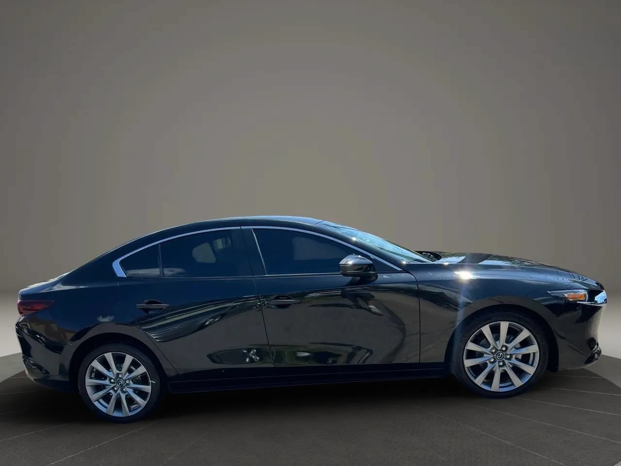Used 2023 MAZDA MAZDA3 s FWD image 4