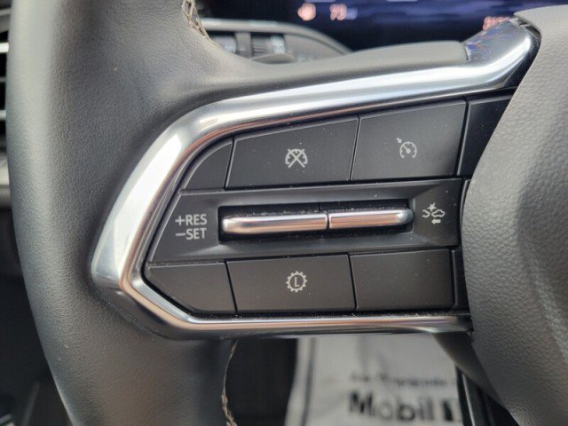 Used 2025 Chevrolet Traverse LT w/ Driver Confidence Package FWD image 19
