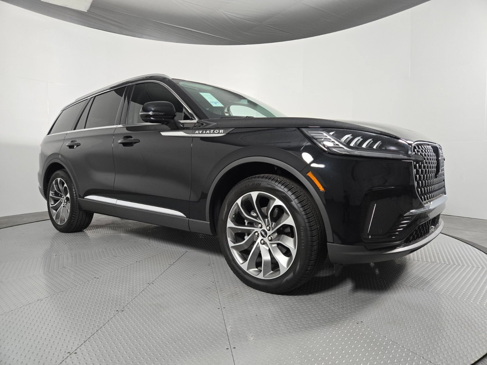 New 2026 Lincoln Aviator AWD image 2