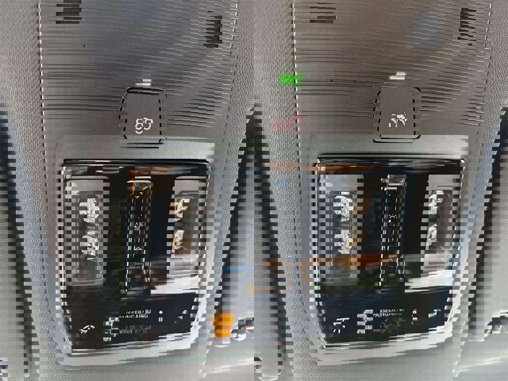 New 2025 Volkswagen ID. Buzz Pro S Plus image 37