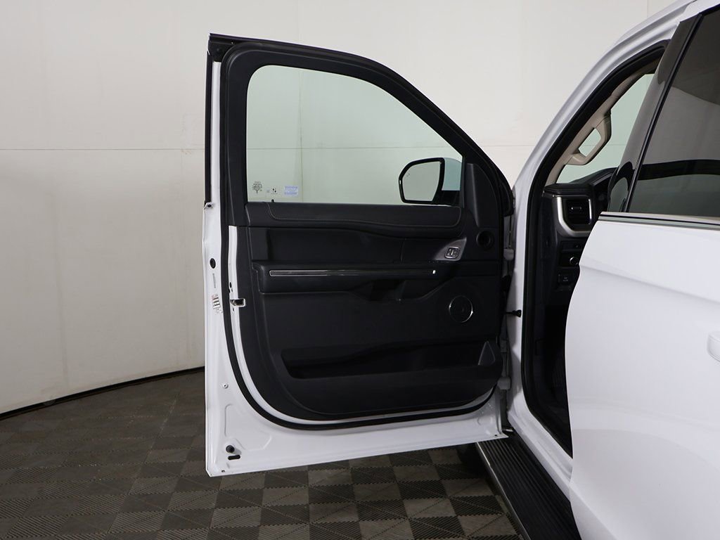 Used 2023 Ford Expedition XLT image 22