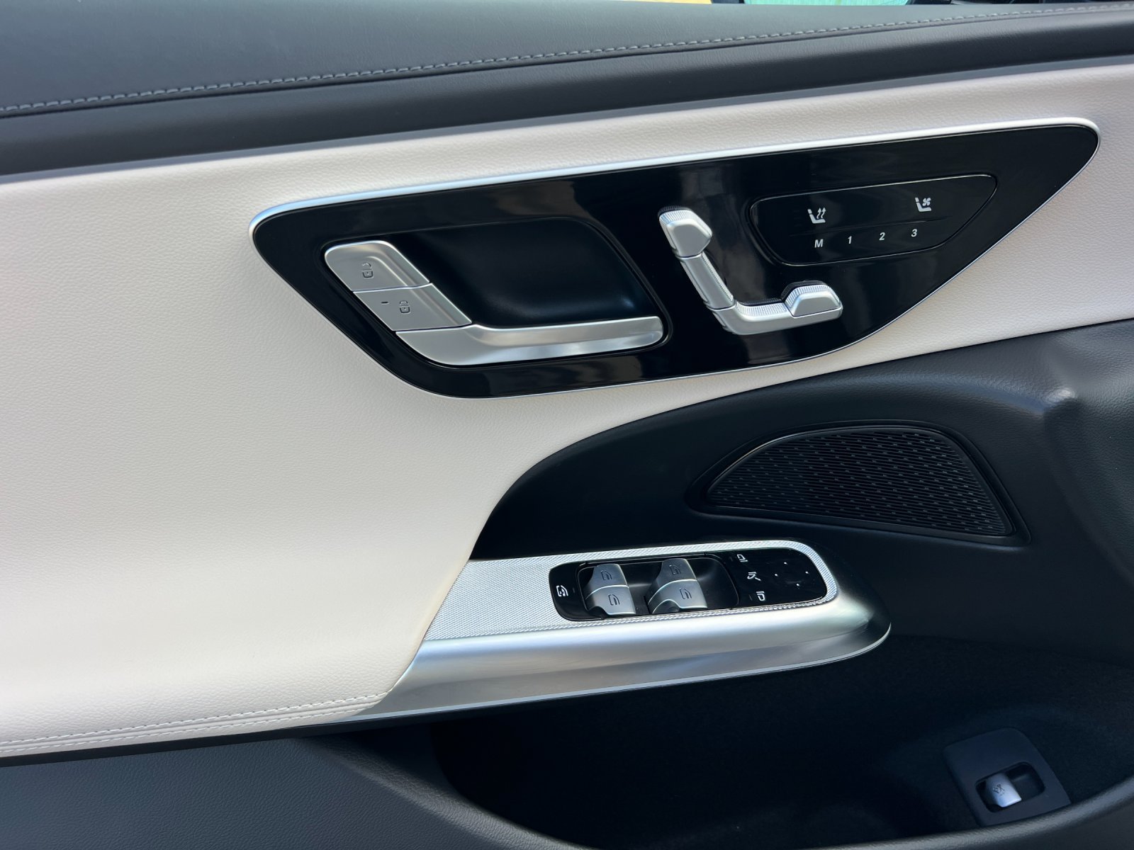 New 2027 Mercedes-Benz E 350 4MATIC Sedan image 10