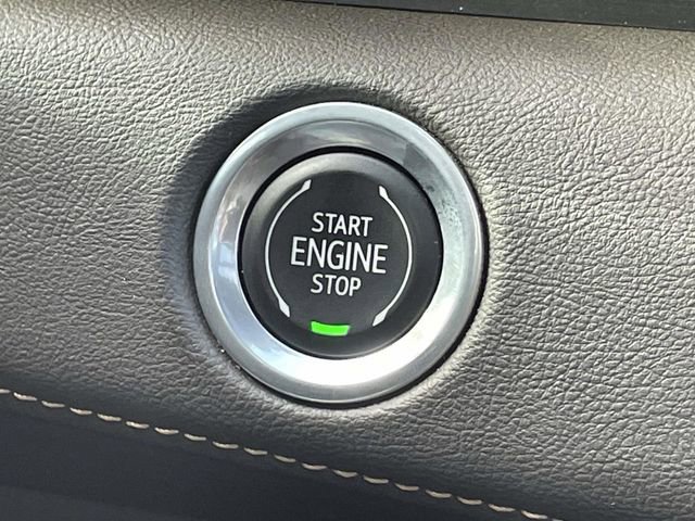 Used 2023 Cadillac Escalade Premium Luxury image 31