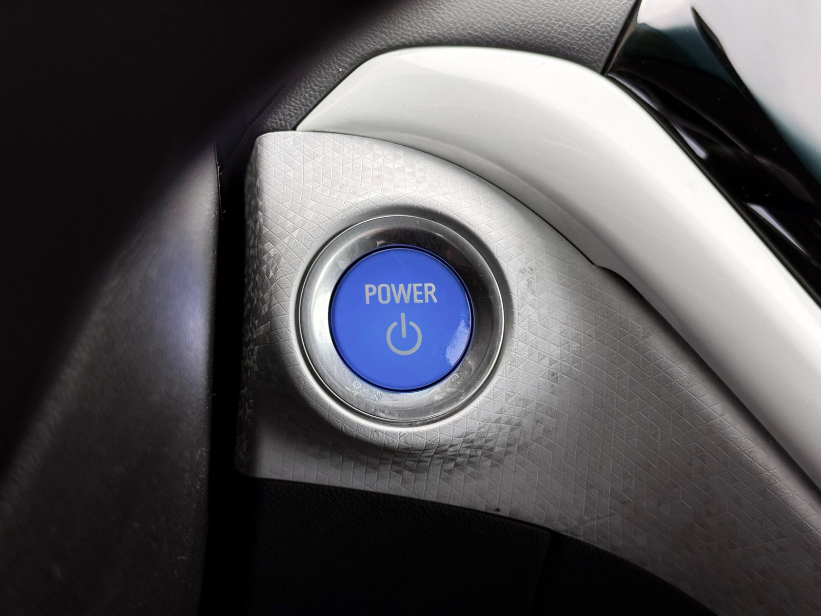 Used 2018 Chevrolet Bolt LT FWD image 33