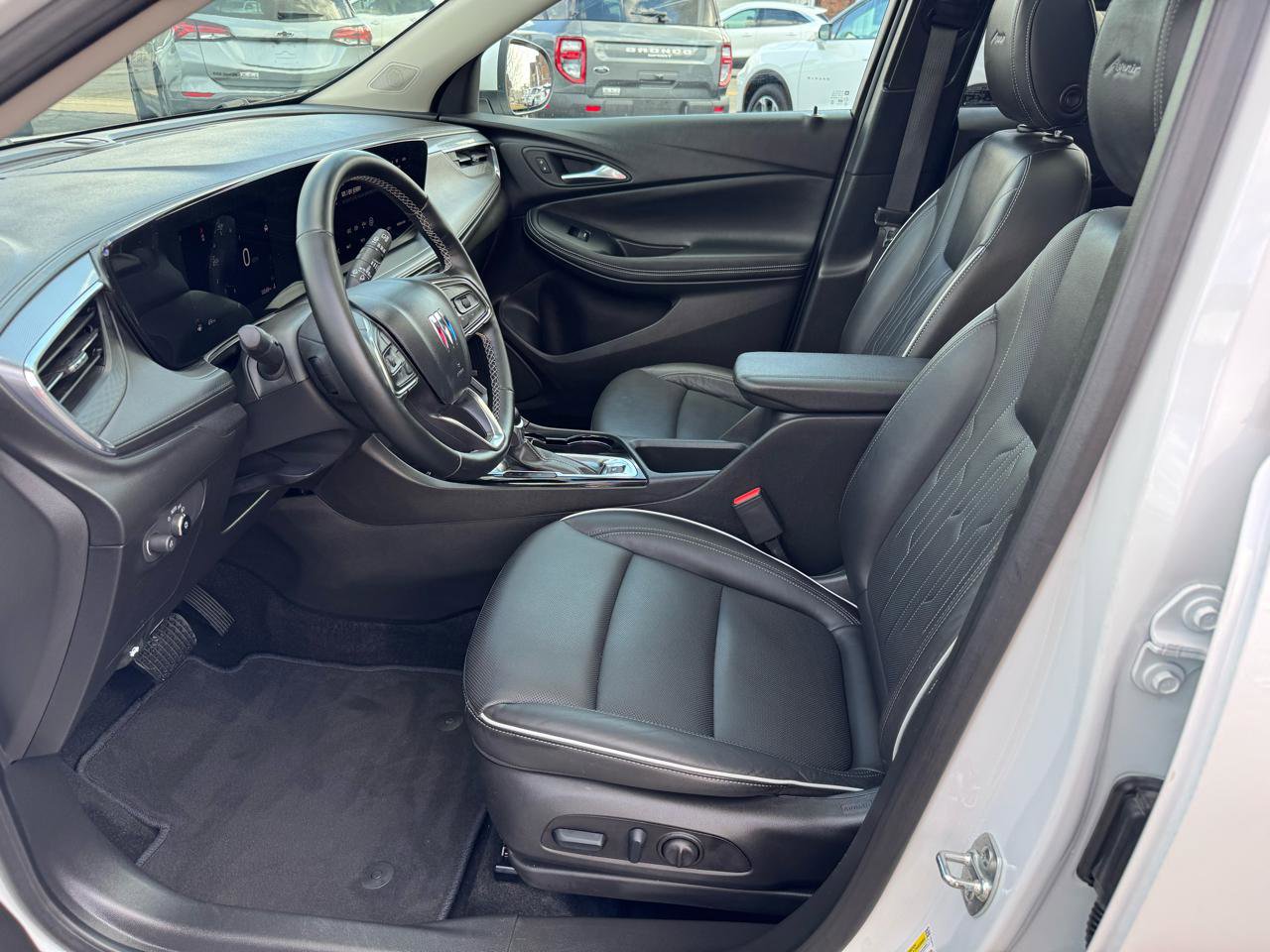 Used 2025 Buick Encore GX Avenir w/ Avenir Technology Package AWD/4WD image 13