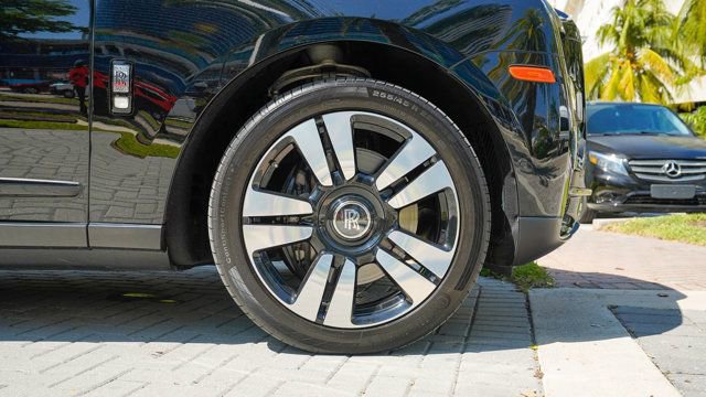Used 2019 Rolls-Royce Cullinan image 29