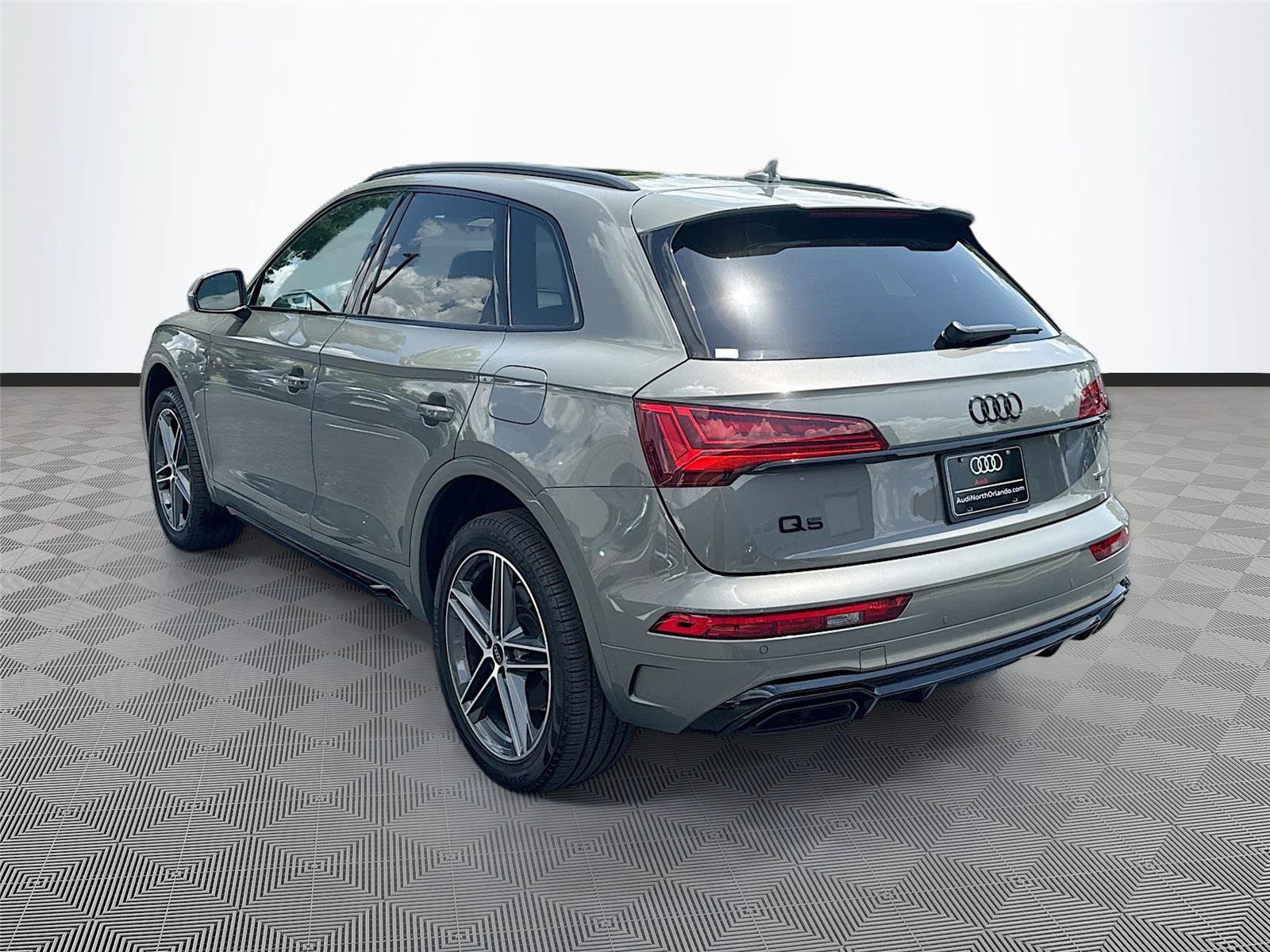 Certified 2025 Audi Q5 e Premium Plus w/ Premium Plus Package AWD/4WD image 5