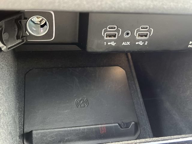 Used 2022 Jeep Wagoneer Series III AWD/4WD image 25