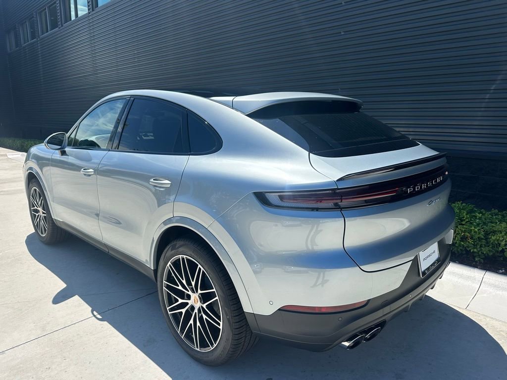 Used 2025 Porsche Cayenne Coupe image 3