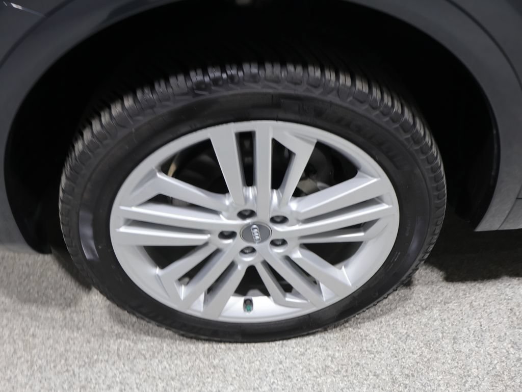 Used 2018 Audi Q5 2.0T Premium Plus w/ Premium Plus Package AWD/4WD image 10
