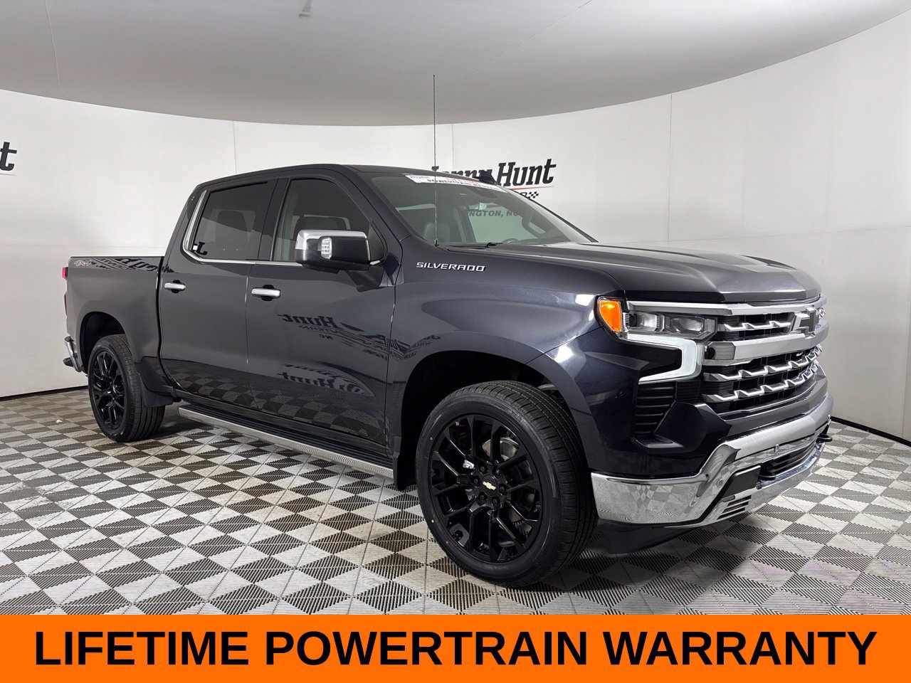 Used 2023 Chevrolet Silverado 1500 LTZ w/ LTZ Premium Package AWD/4WD image 4