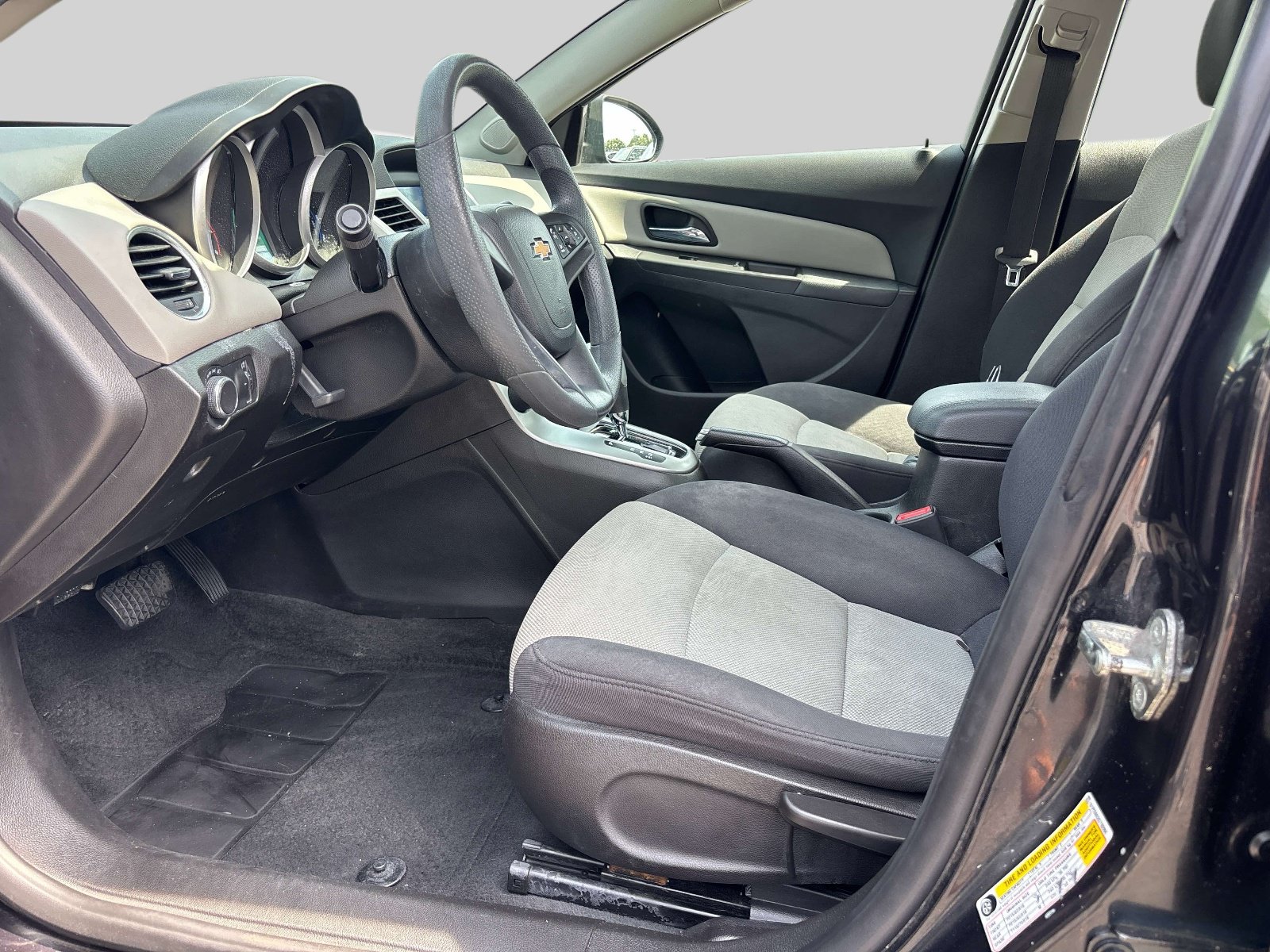 Used 2016 Chevrolet Cruze LS FWD image 8