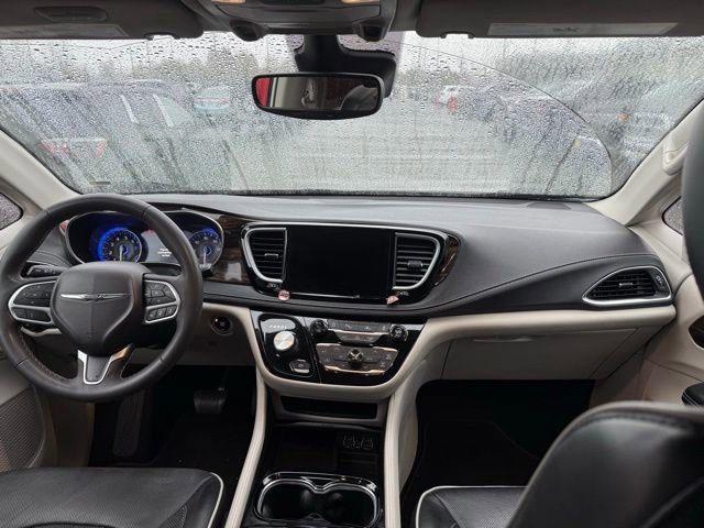 Used 2023 Chrysler Pacifica Limited FWD image 18