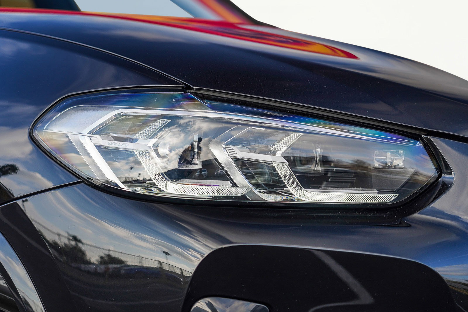 Used 2025 BMW X4 xDrive30i image 2