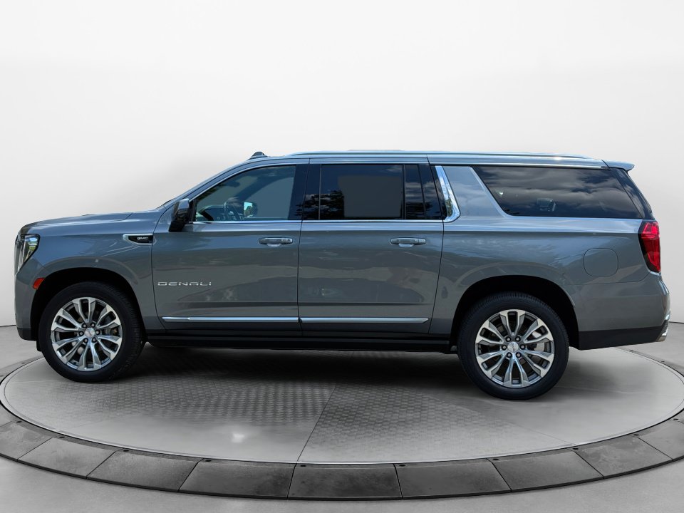 Used 2021 GMC Yukon XL Denali w/ Denali Premium Package AWD/4WD image 4