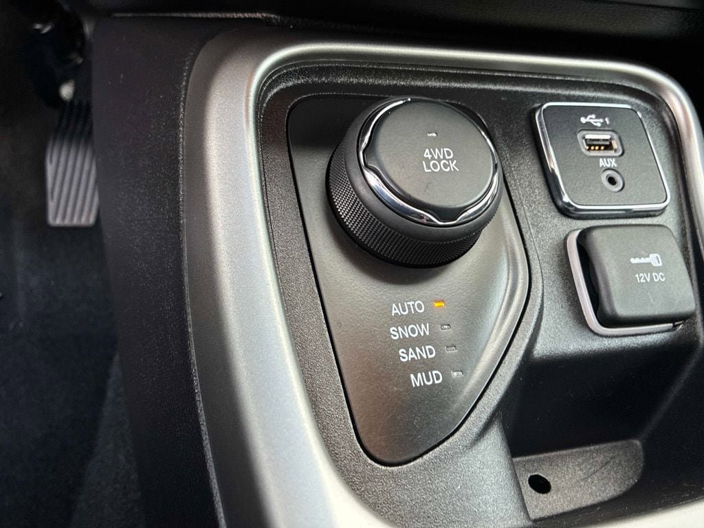 Used 2020 Jeep Compass Sport image 29