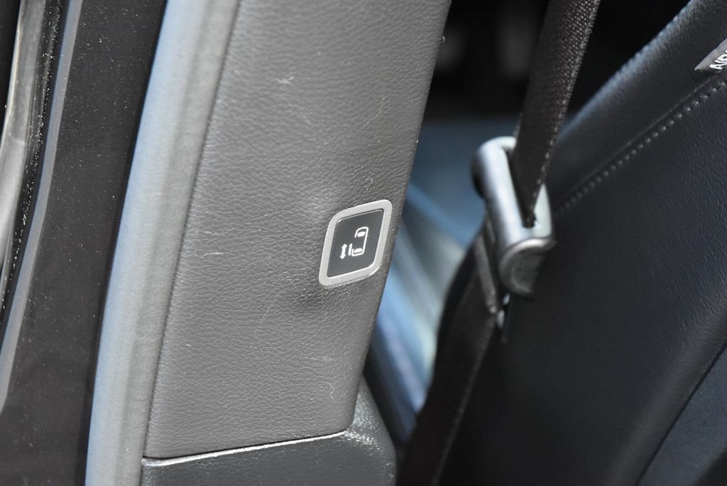 Used 2021 Chrysler Pacifica Touring-L w/ Uconnect Theater Family Group FWD image 32