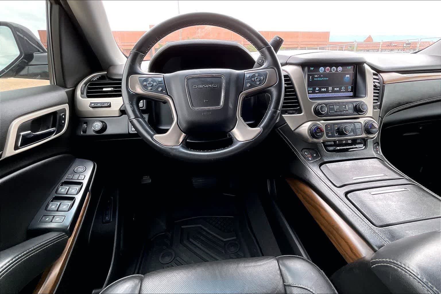 Used 2020 GMC Yukon Denali w/ Denali Premium Package RWD image 14