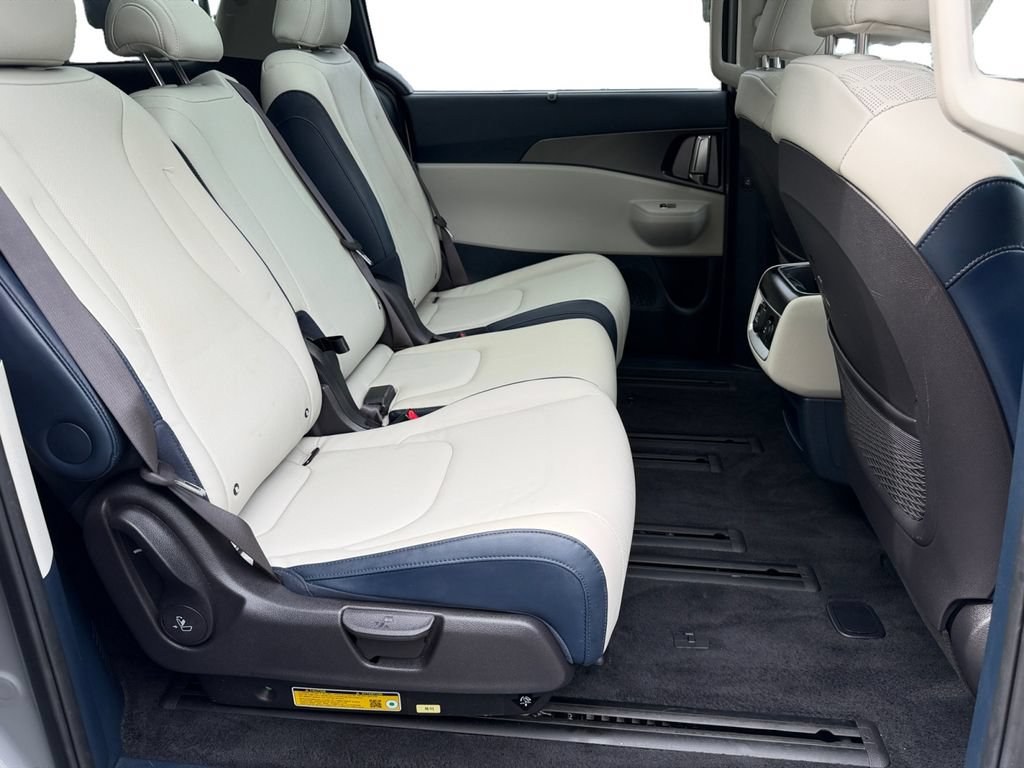 Certified 2025 Kia Carnival SX w/ SX Dark Edition Package FWD image 9