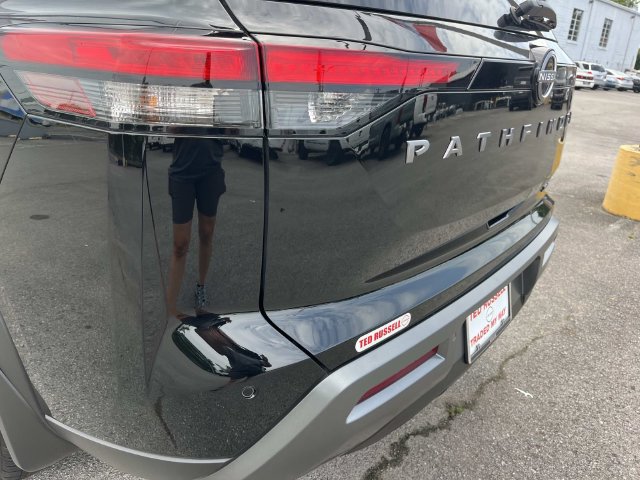 New 2026 Nissan Pathfinder SL AWD/4WD image 10