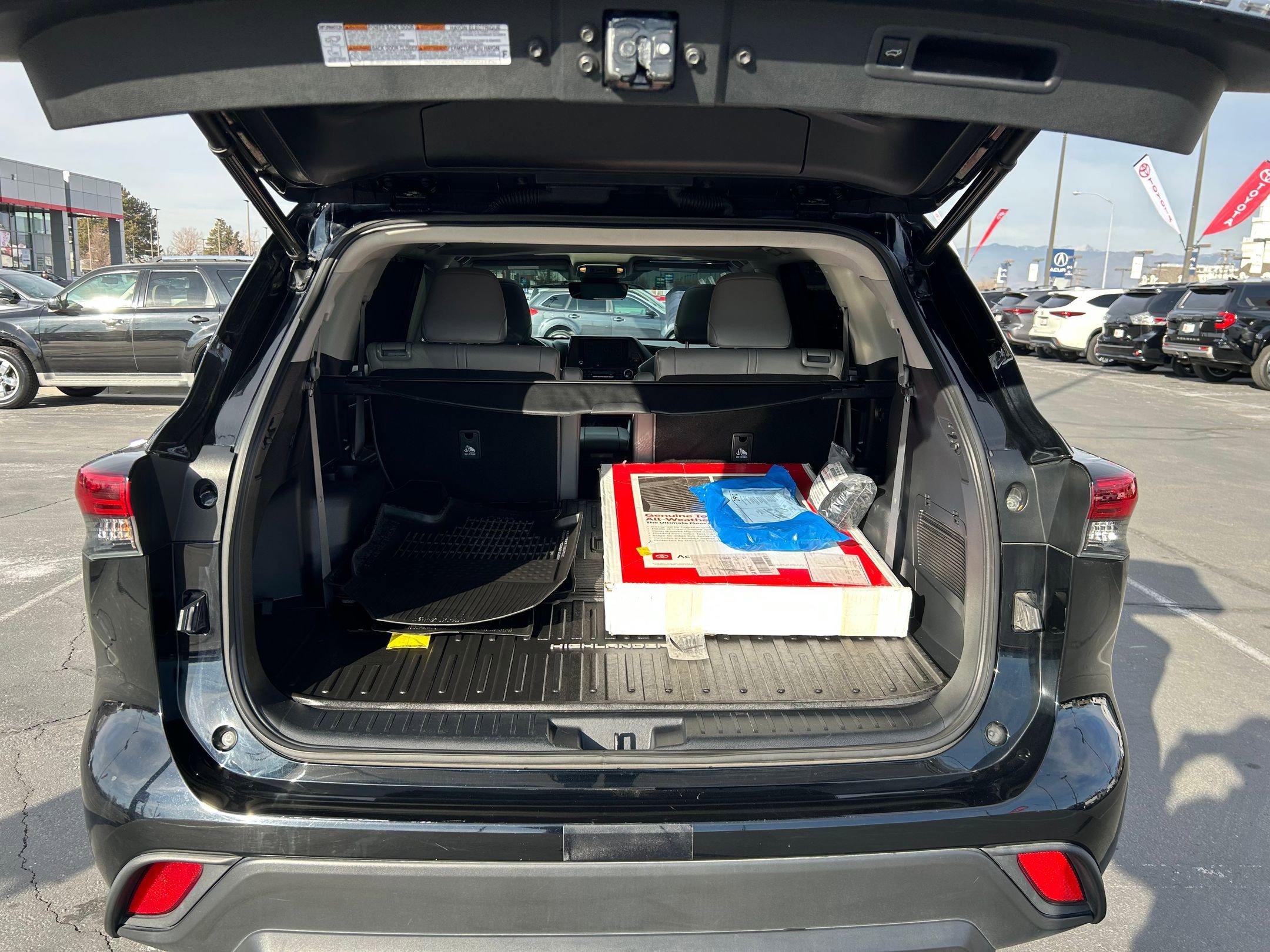 Certified 2023 Toyota Highlander XLE image 24