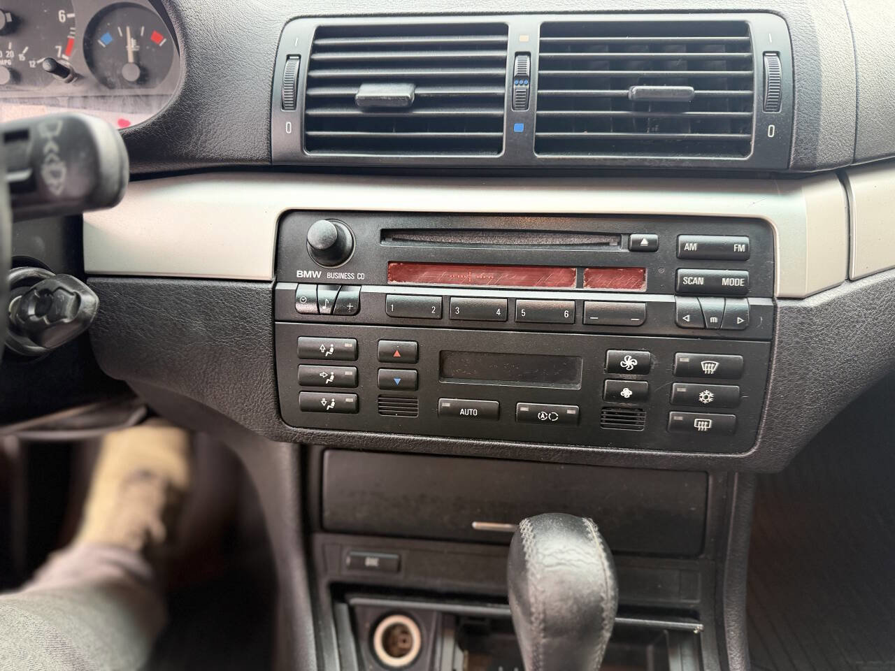 Used 2004 BMW 325i Sedan image 14