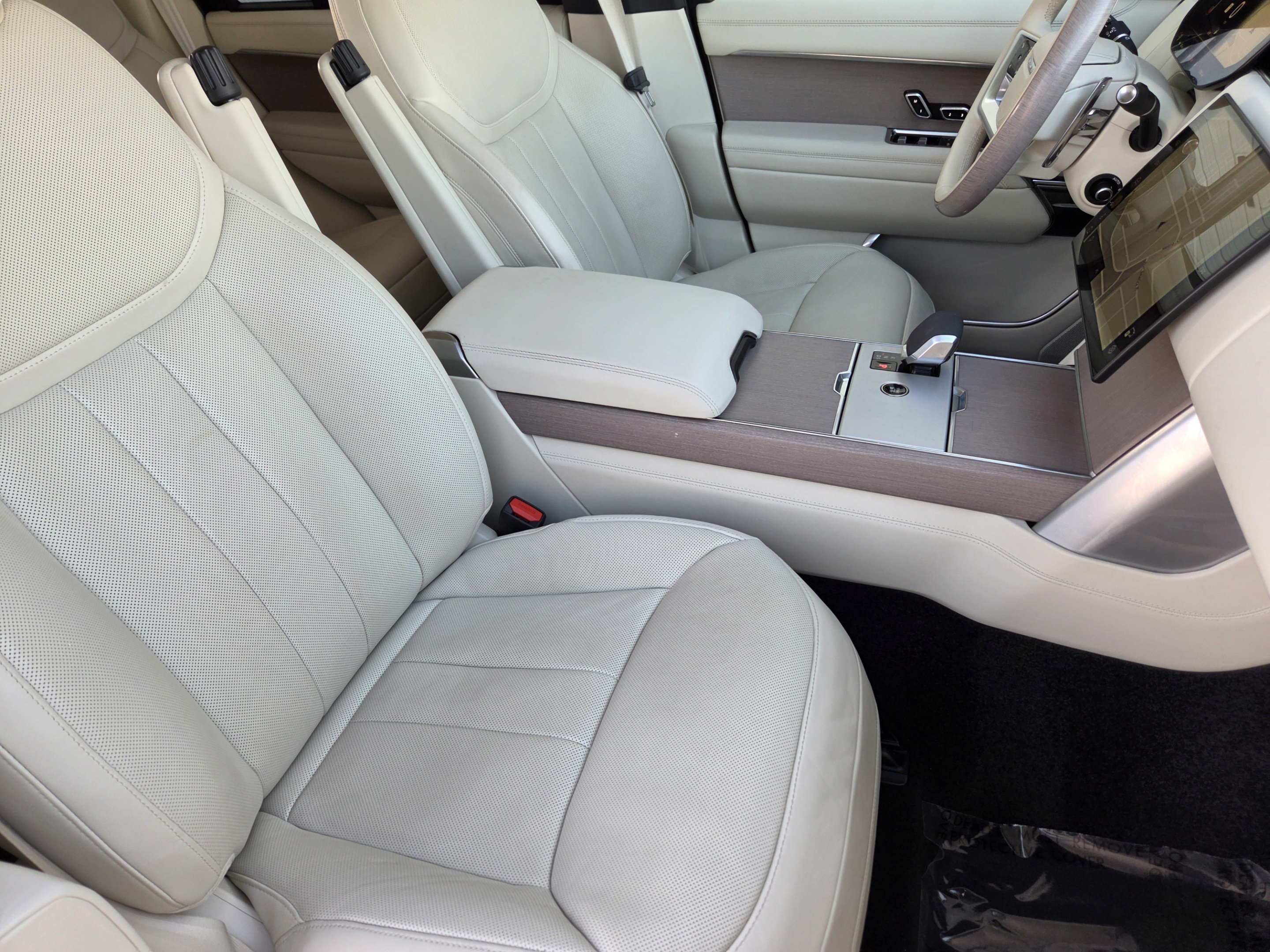Certified 2024 Land Rover Range Rover SE AWD/4WD image 9