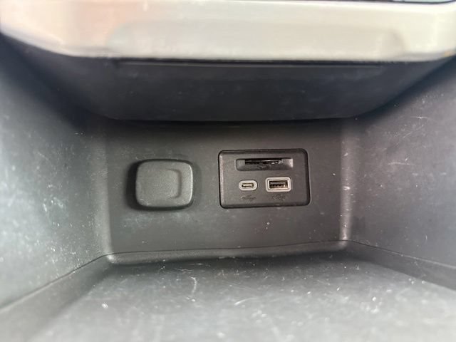 Used 2023 GMC Acadia SLT FWD image 22