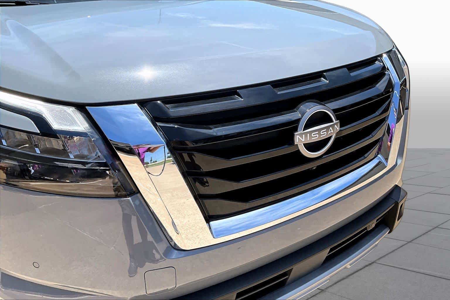 Certified 2025 Nissan Pathfinder Platinum AWD/4WD image 30