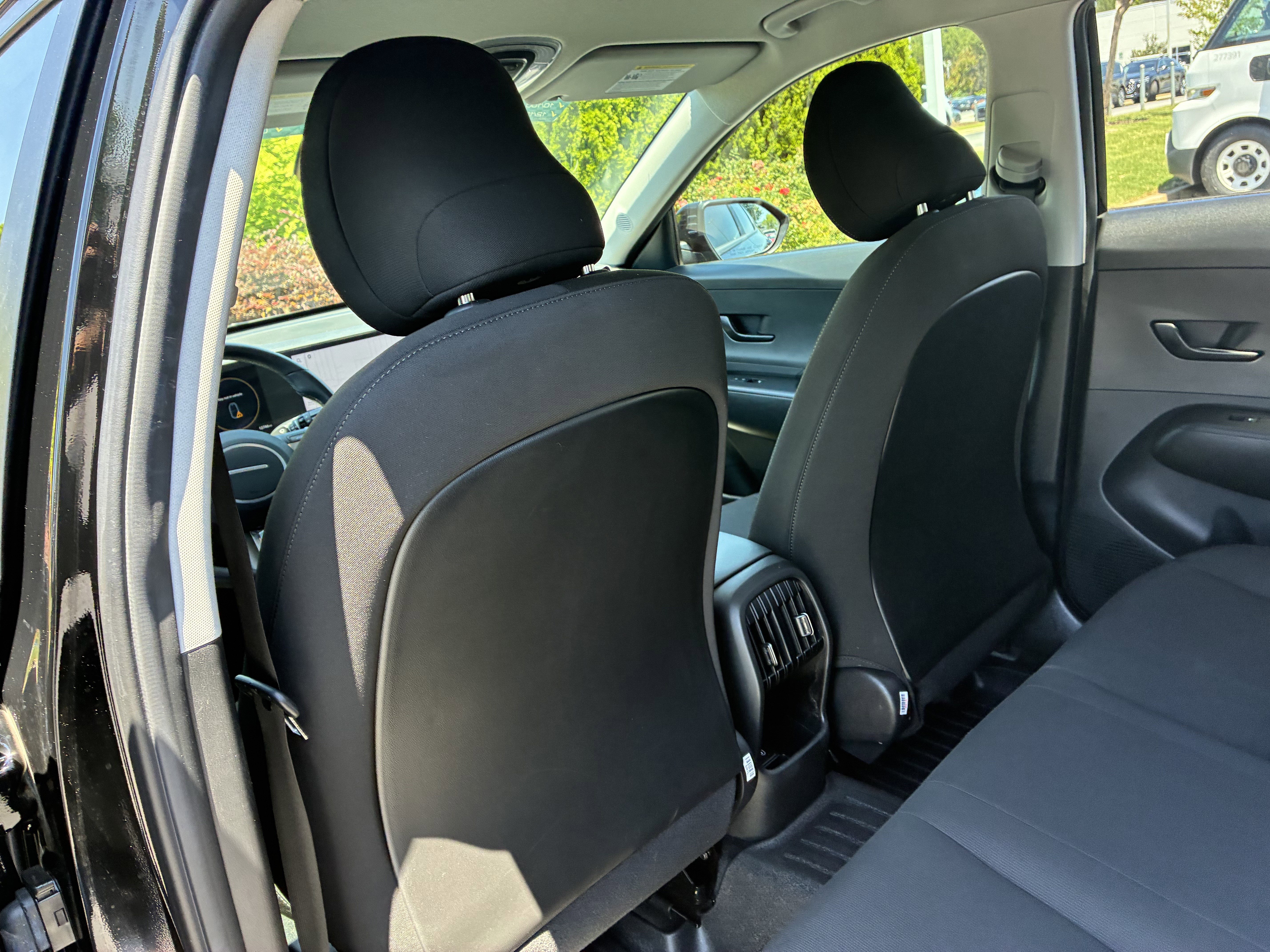 Used 2025 Hyundai Kona SEL FWD image 13
