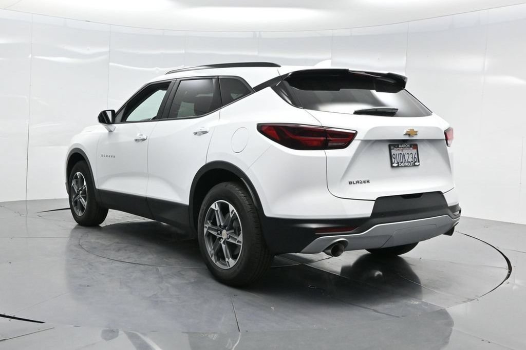 New 2025 Chevrolet Blazer LT w/ Convenience Package FWD image 5