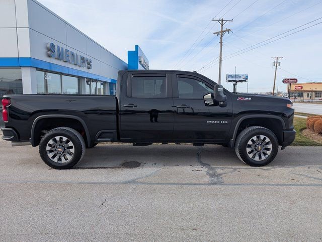 Used 2024 Chevrolet Silverado 2500 Custom w/ Custom Value Package image 3