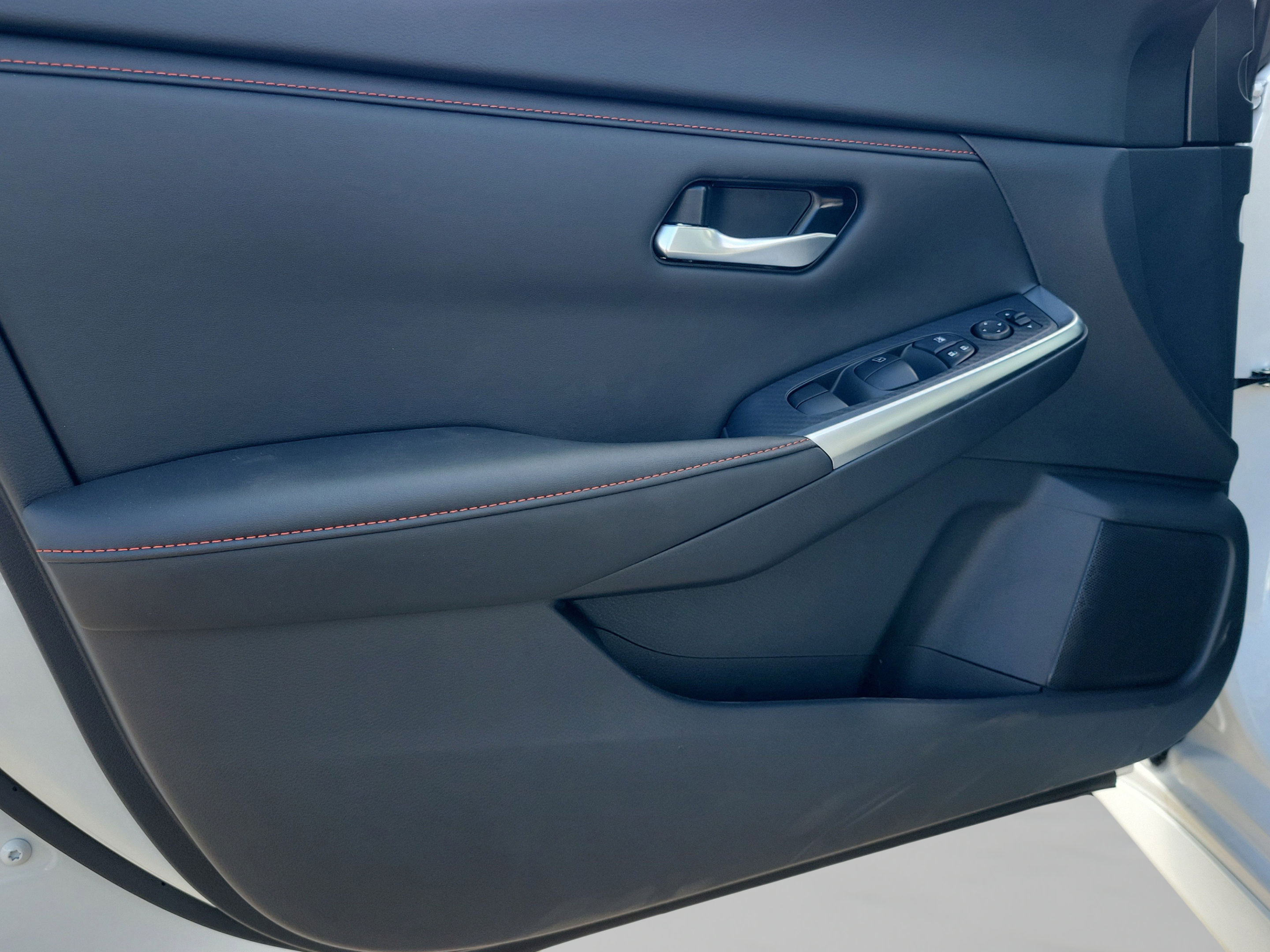 New 2025 Nissan Sentra SR FWD image 27
