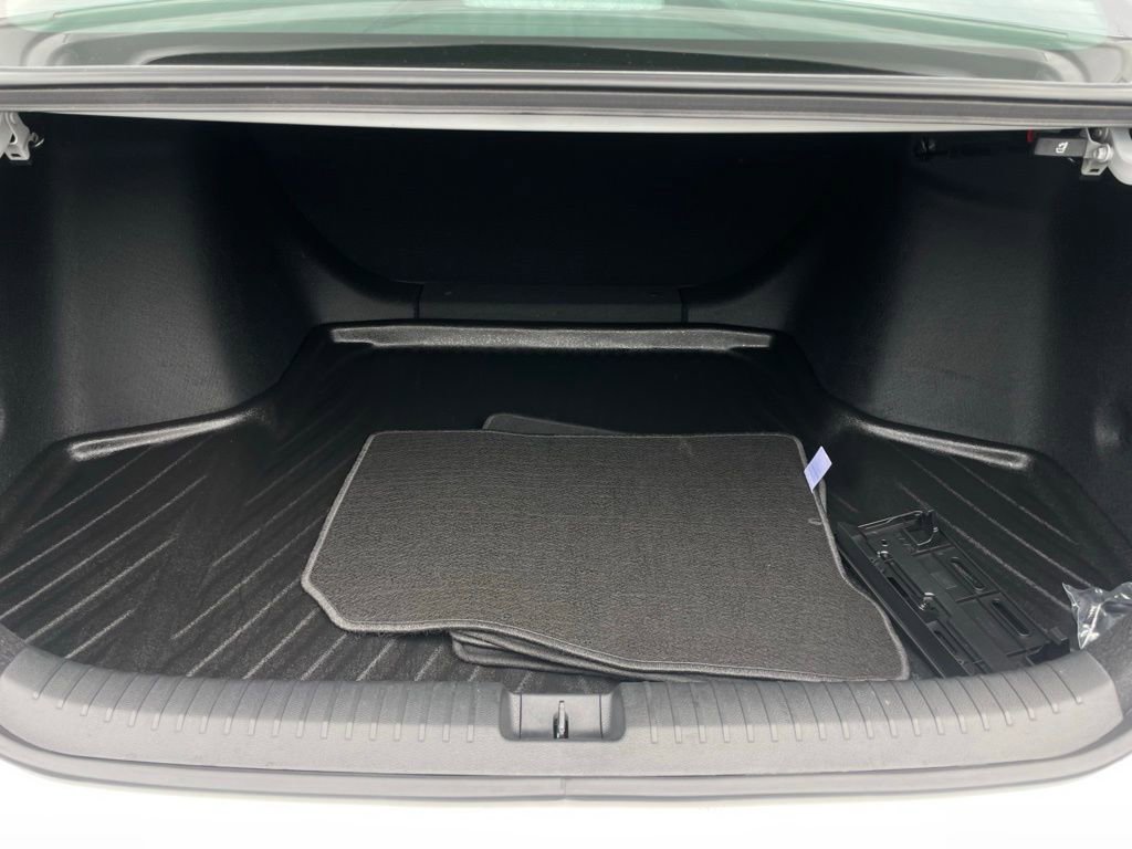 Certified 2025 Honda Accord LX image 40