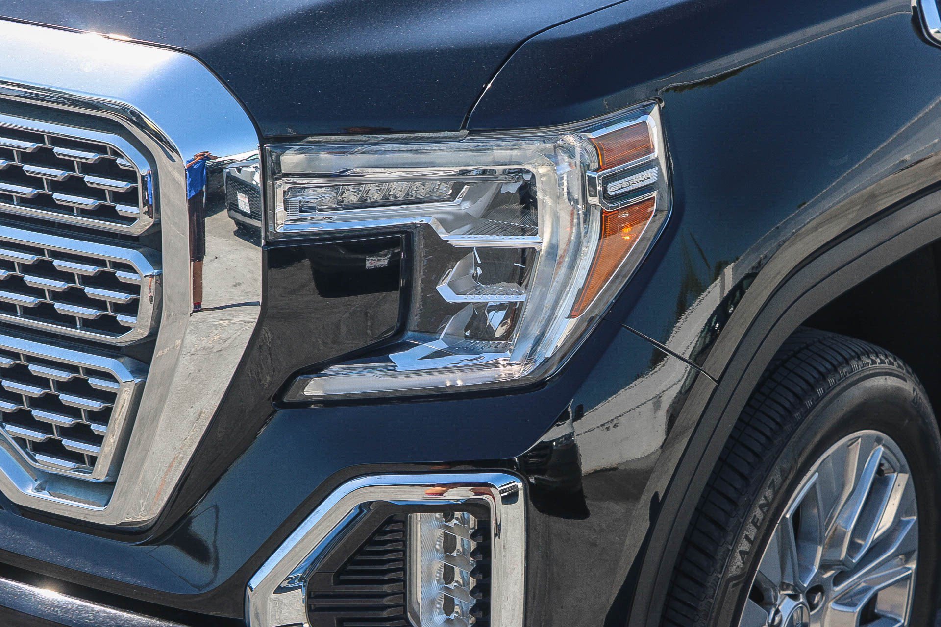Used 2022 GMC Sierra 1500 Denali w/ Denali Premium Package AWD/4WD image 5