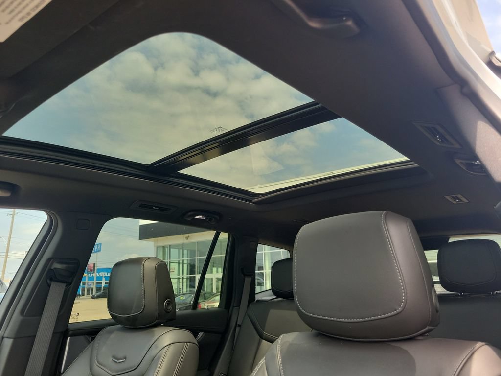 Used 2025 Cadillac XT6 Premium Luxury w/ Technology Package AWD/4WD image 31
