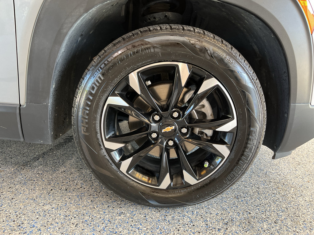 Used 2023 Chevrolet TrailBlazer LT FWD image 30