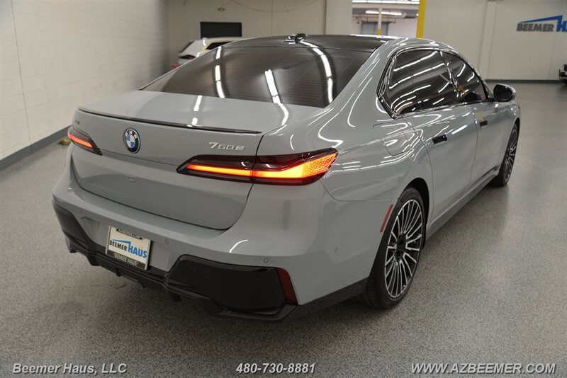 Used 2025 BMW 750e xDrive w/ Premium Package AWD/4WD image 11