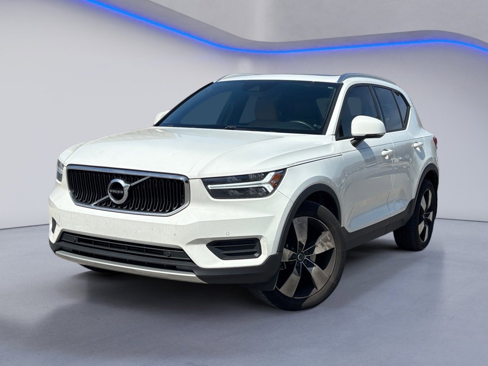 Used 2020 Volvo XC40 T5 Momentum w/ Protection Package Premier image 2