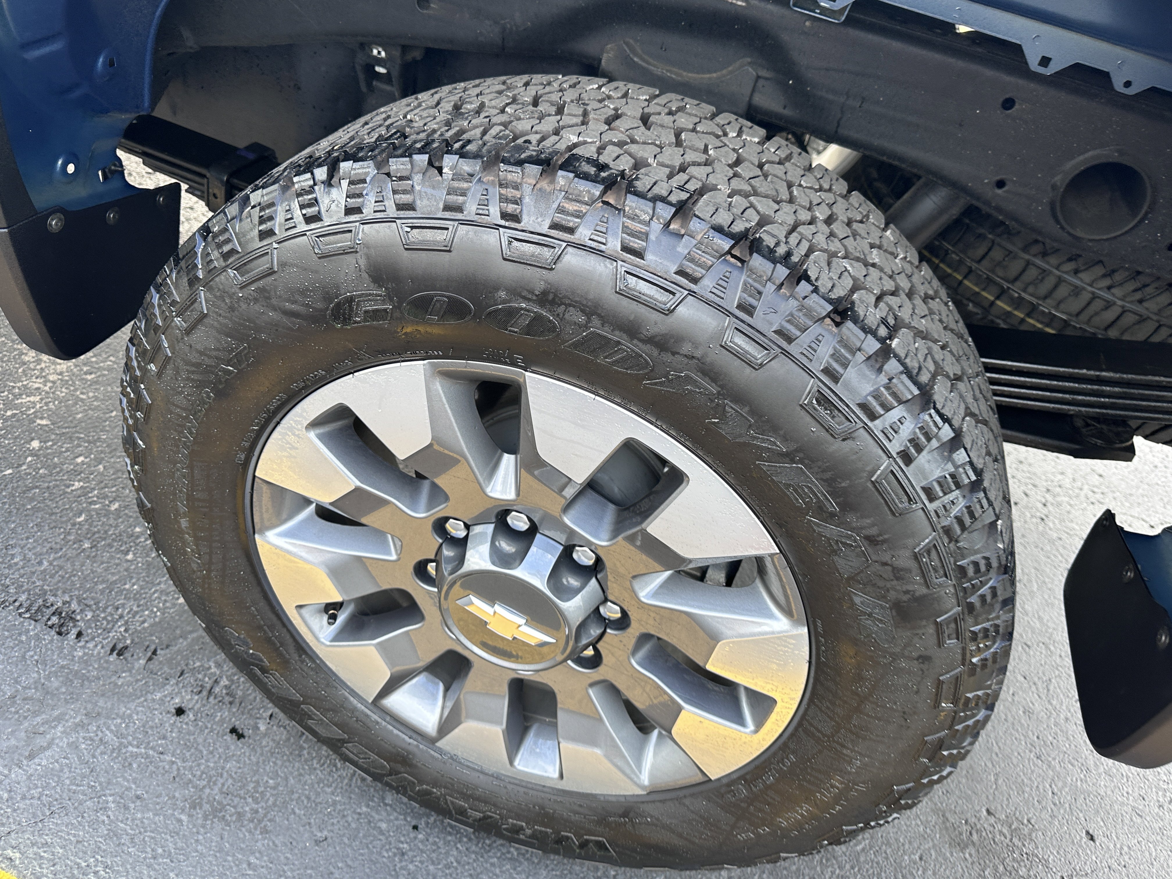 Used 2025 Chevrolet Silverado 2500 Custom image 10