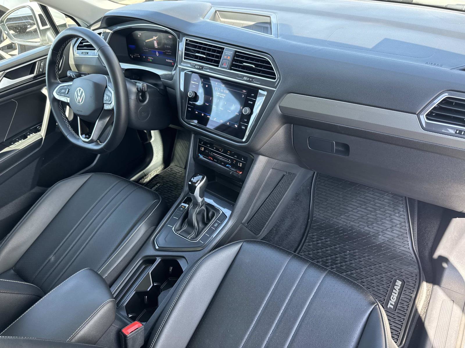 Certified 2023 Volkswagen Tiguan SE w/ Panoramic Sunroof Package FWD image 35