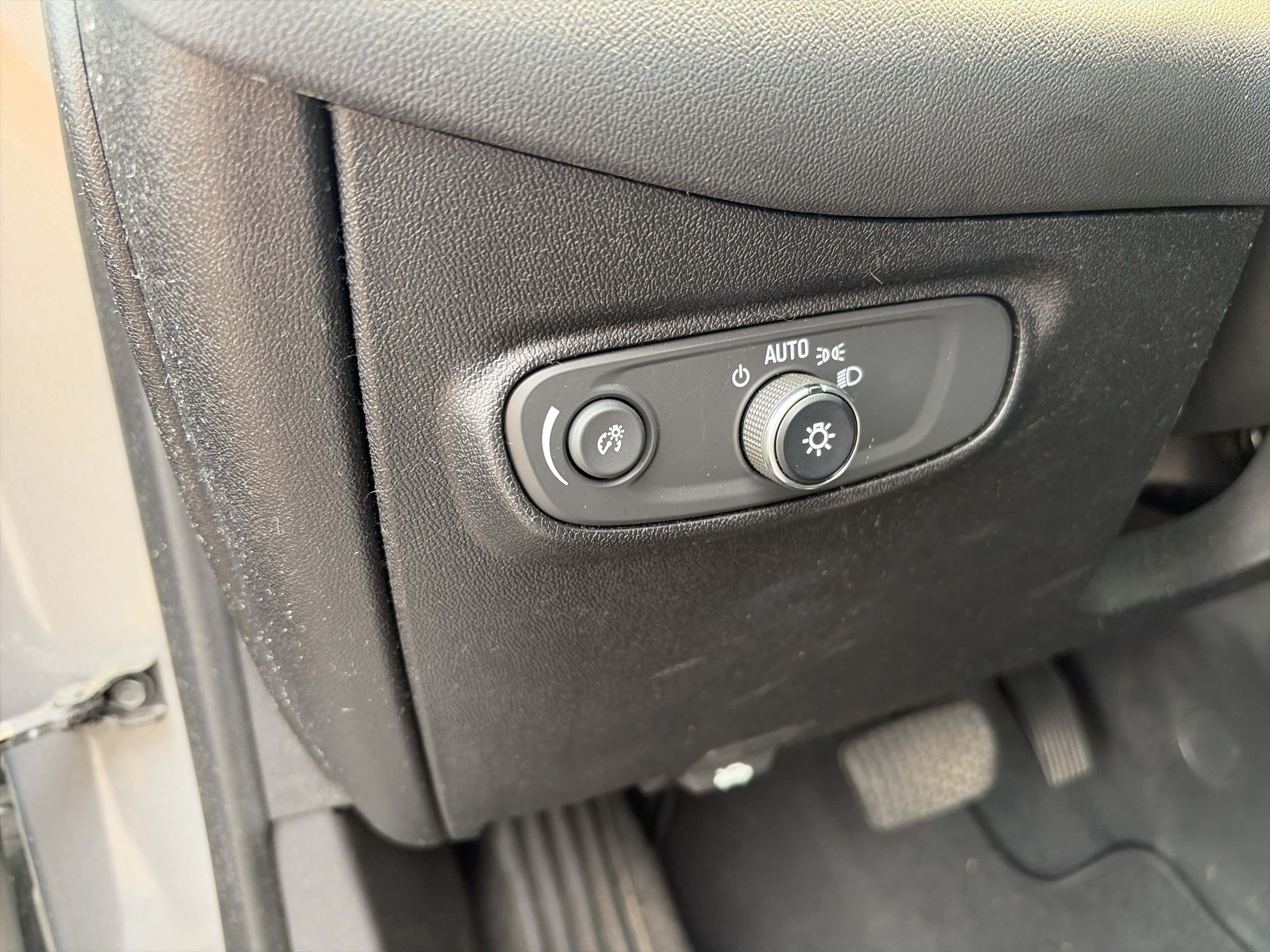 Used 2019 Chevrolet Equinox LT AWD/4WD image 19