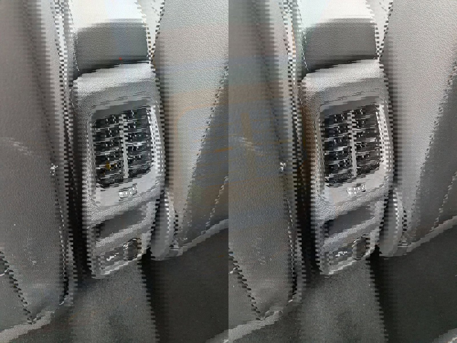 Used 2024 Volkswagen Tiguan SE image 21