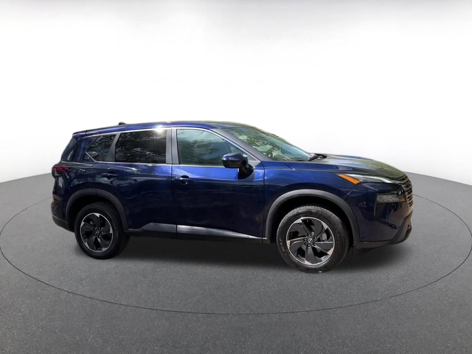 Used 2025 Nissan Rogue SV FWD image 2