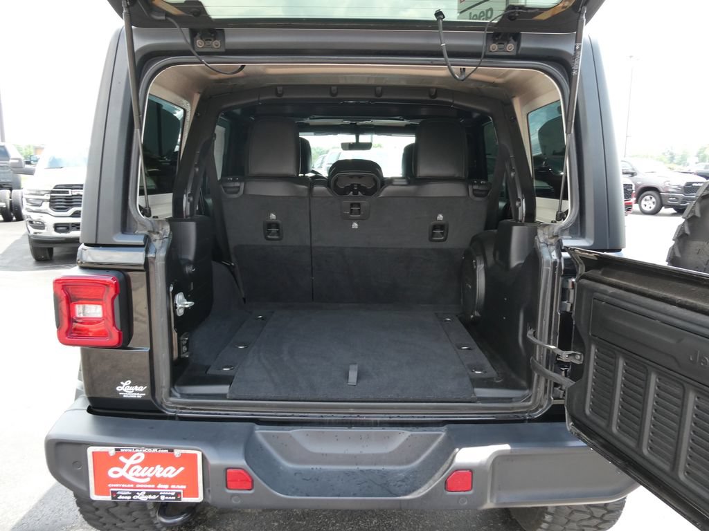 Used 2020 Jeep Wrangler Unlimited Sahara AWD/4WD image 16