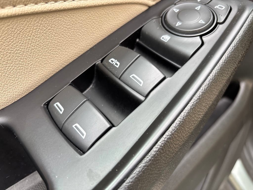 Used 2023 Chevrolet Traverse LT AWD/4WD image 12