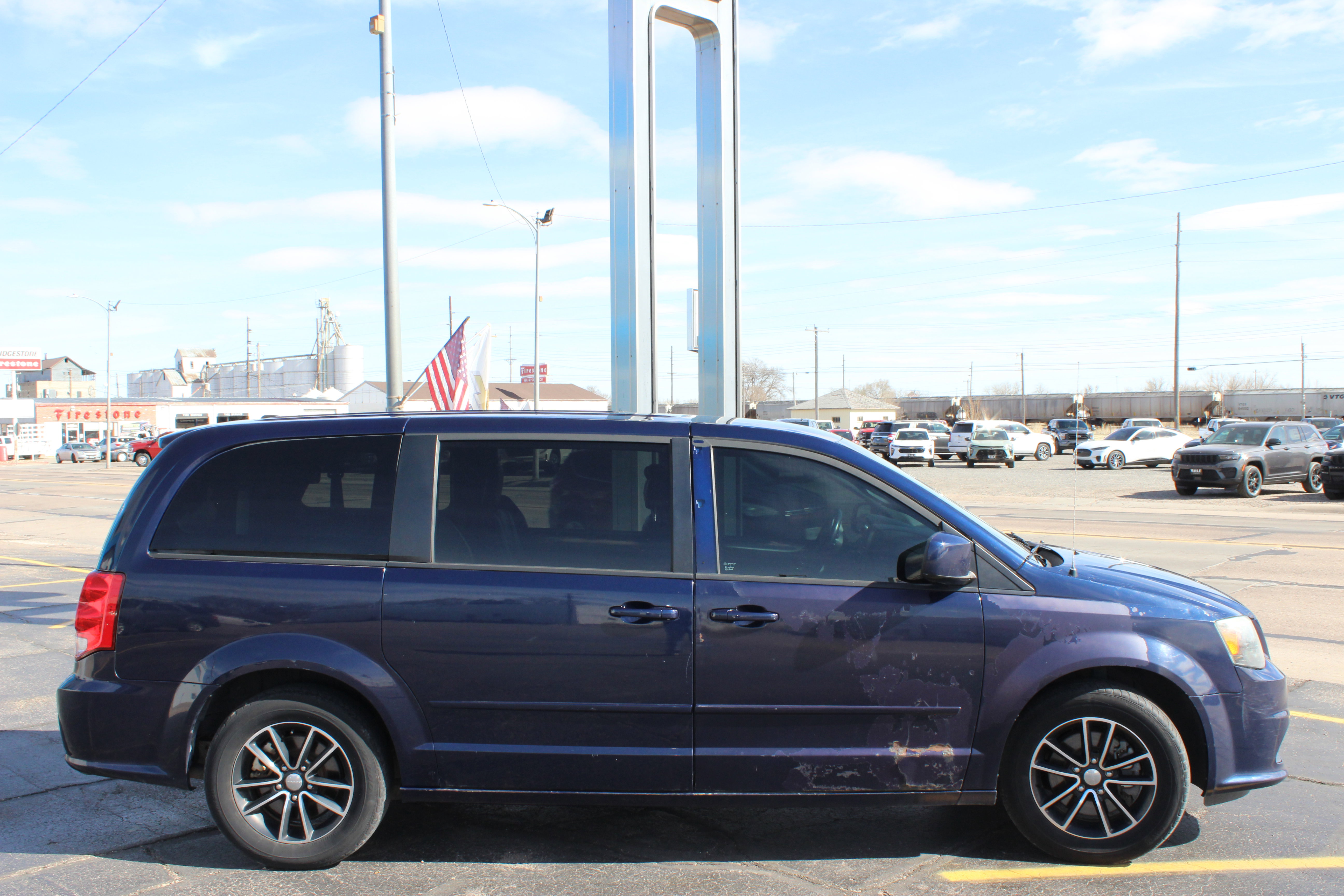 Used 2015 Dodge Grand Caravan R/T FWD image 4