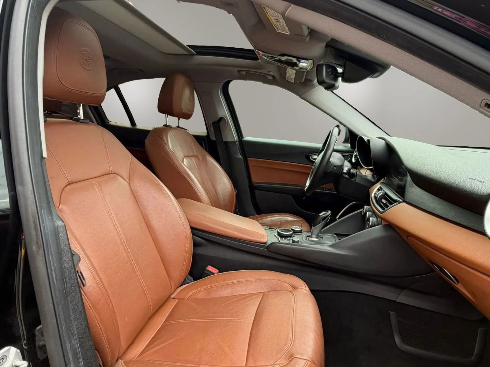 Used 2018 Alfa Romeo Giulia AWD image 14