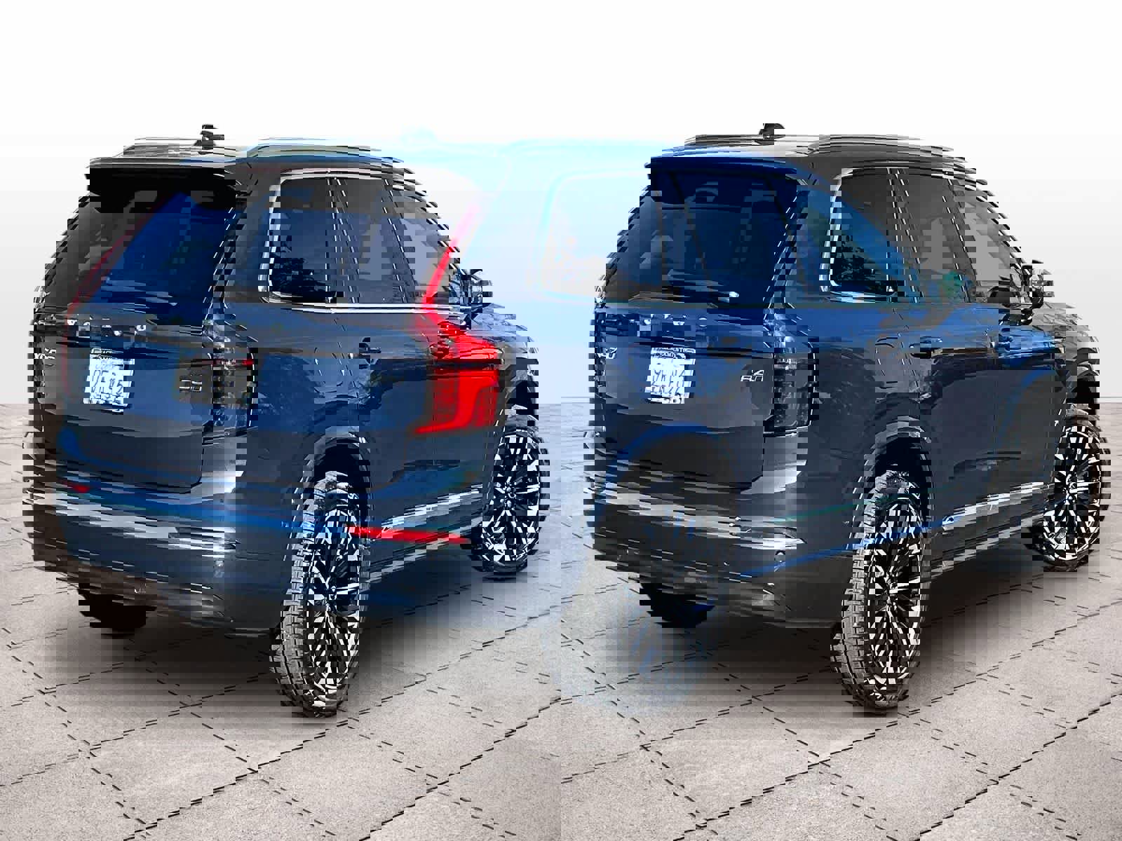 Used 2026 Volvo XC90 B6 Plus w/ Protection Package image 16